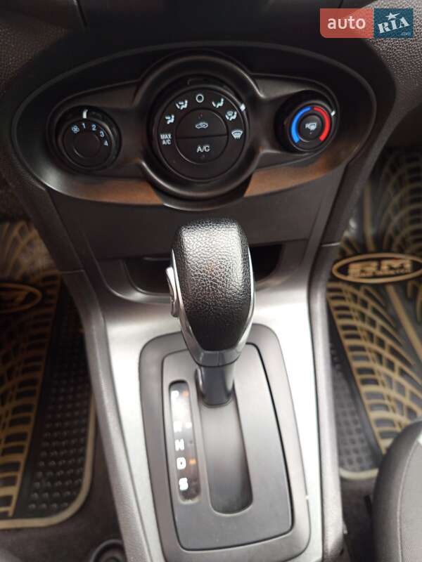 Хэтчбек Ford Fiesta 2015 в Виннице