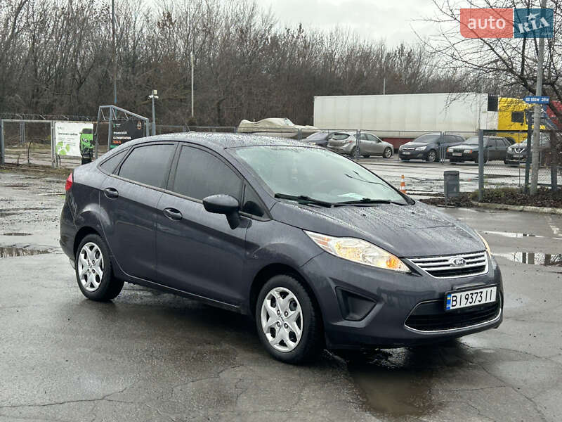 Седан Ford Fiesta 2012 в Полтаве