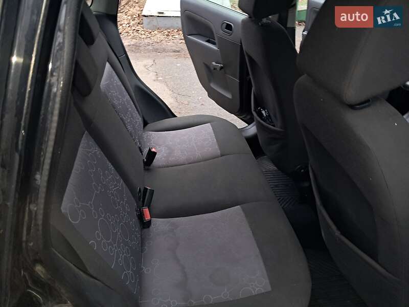 Хэтчбек Ford Fiesta 2006 в Киеве