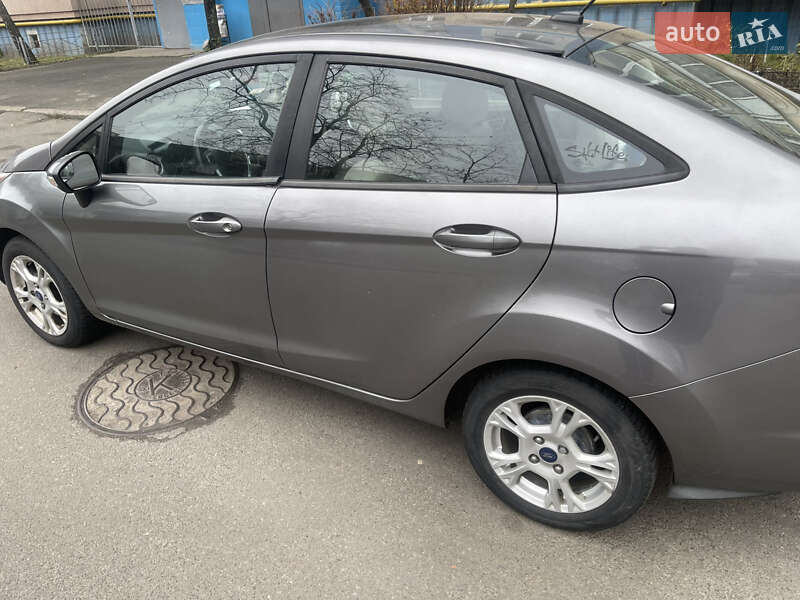 Седан Ford Fiesta 2013 в Киеве