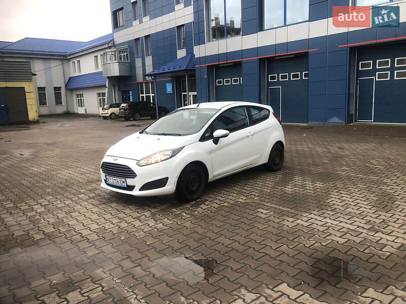 Хэтчбек Ford Fiesta 2013 в Ивано-Франковске
