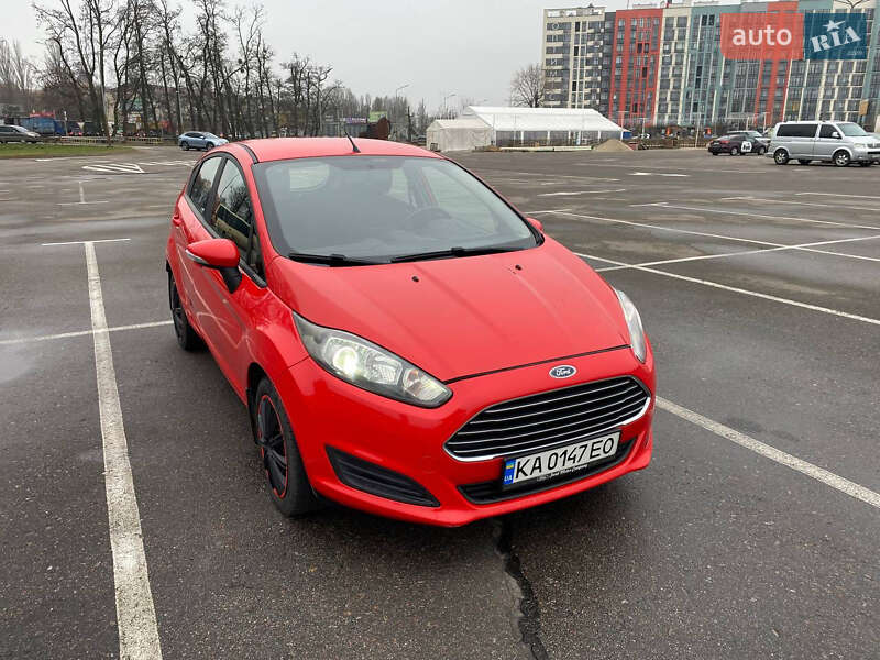 Хэтчбек Ford Fiesta 2014 в Гатном