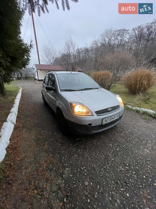 Хэтчбек Ford Fiesta 2007 в Мукачево