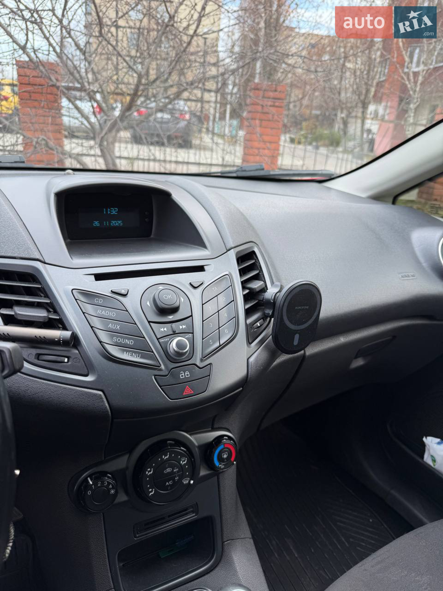 2013 Ford Fiesta - мініатюра 11