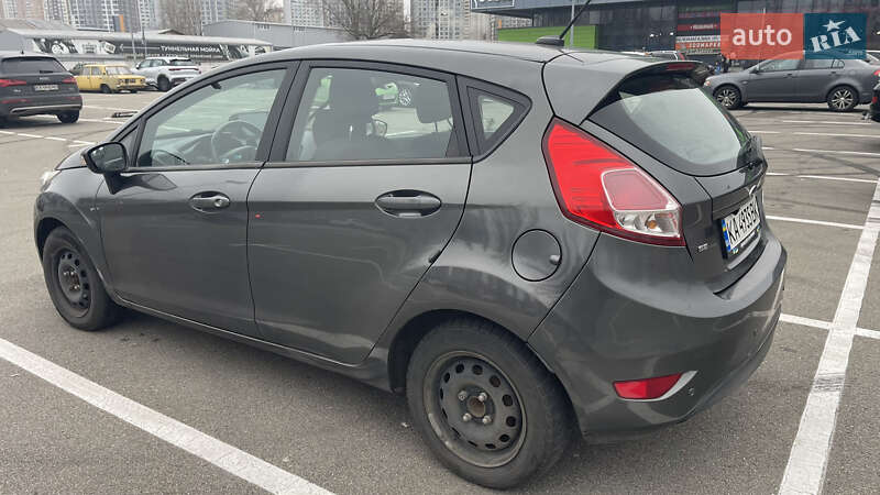 Хэтчбек Ford Fiesta 2016 в Киеве