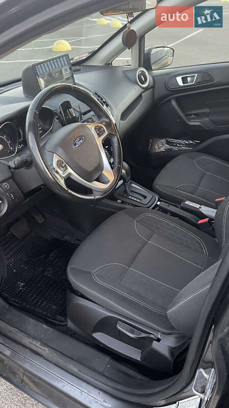 Хэтчбек Ford Fiesta 2016 в Киеве