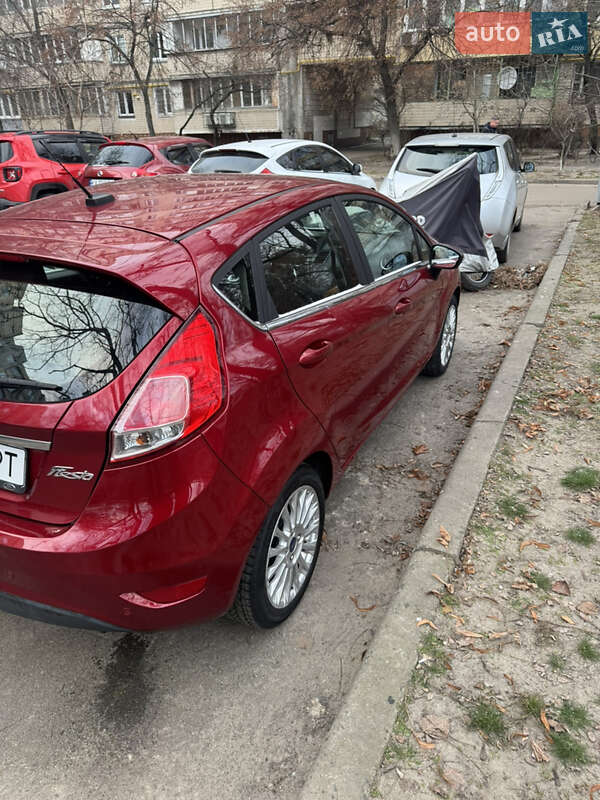 Хетчбек Ford Fiesta 2015 в Києві
