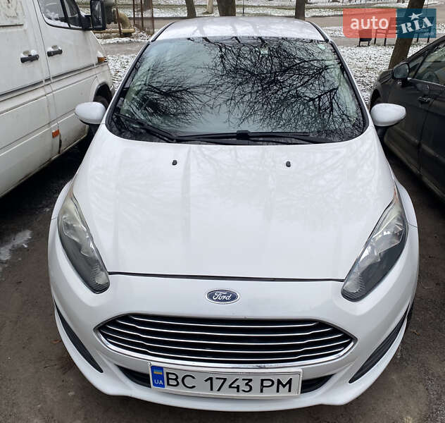 Хэтчбек Ford Fiesta 2015 в Львове