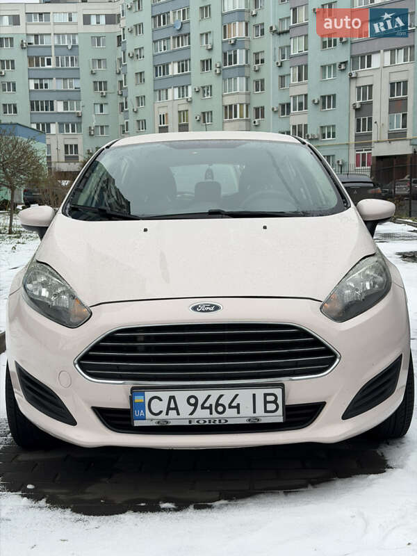 Хэтчбек Ford Fiesta 2015 в Черкассах фото Хэтчбек Ford Fiesta 2015 в Черкассах