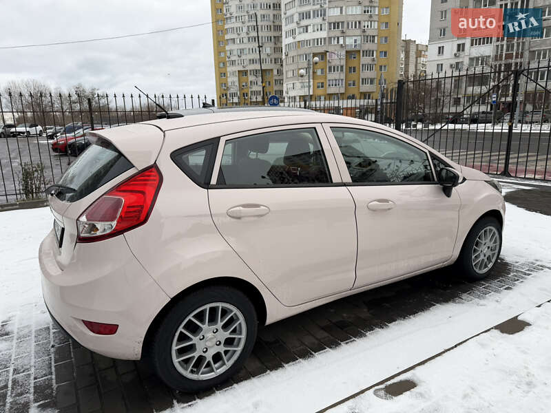 Хэтчбек Ford Fiesta 2015 в Черкассах фото 4 Хэтчбек Ford Fiesta 2015 в Черкассах