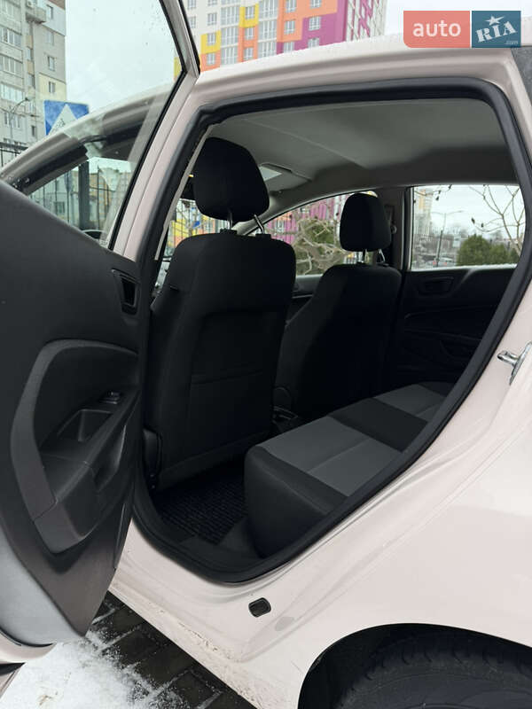Хэтчбек Ford Fiesta 2015 в Черкассах фото 7 Хэтчбек Ford Fiesta 2015 в Черкассах