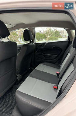 Хетчбек Ford Fiesta 2015 в Черкасах