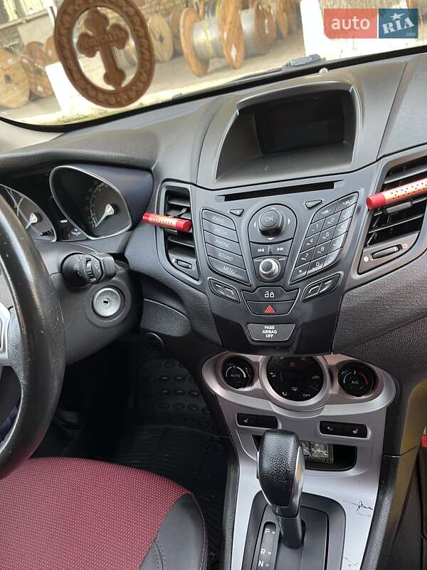 Хэтчбек Ford Fiesta 2015 в Одессе