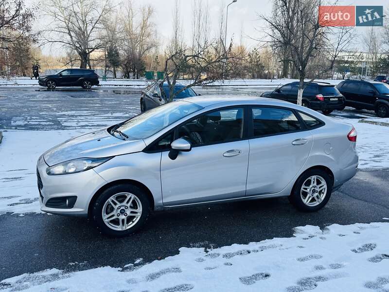 Седан Ford Fiesta 2018 в Києві