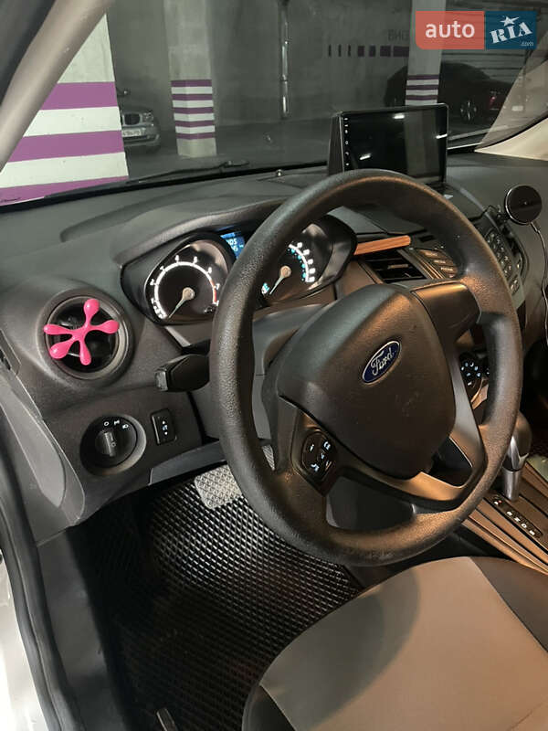Хэтчбек Ford Fiesta 2016 в Львове