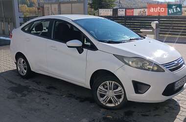 Седан Ford Fiesta 2012 в Сваляве