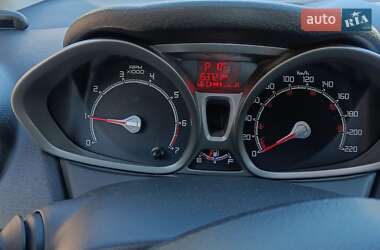 Седан Ford Fiesta 2012 в Сваляве