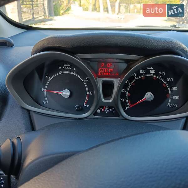 Седан Ford Fiesta 2012 в Сваляве