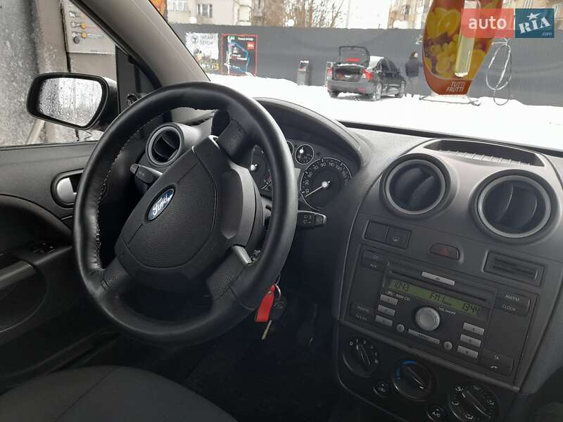 Хэтчбек Ford Fiesta 2008 в Ивано-Франковске