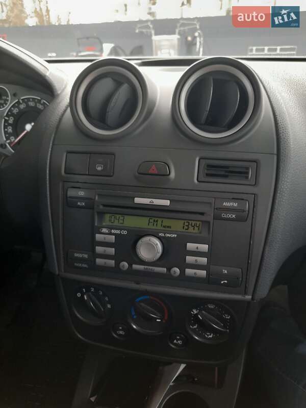 Хэтчбек Ford Fiesta 2008 в Ивано-Франковске