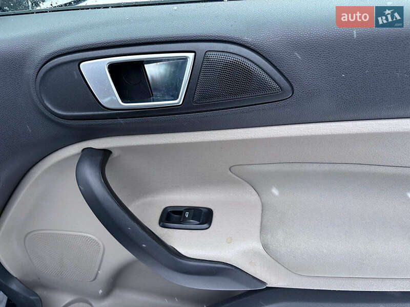 Хетчбек Ford Fiesta 2016 в Львові