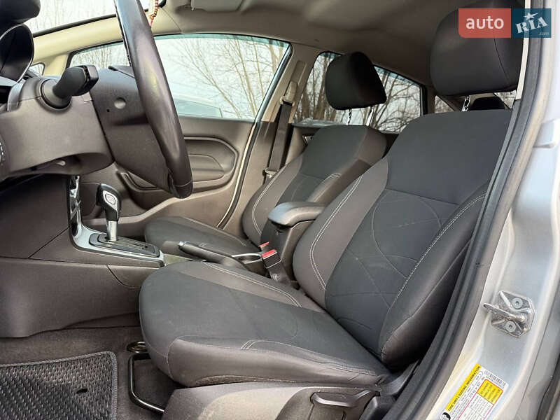 Седан Ford Fiesta 2015 в Коломые