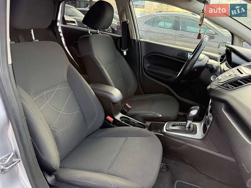 Седан Ford Fiesta 2015 в Коломые