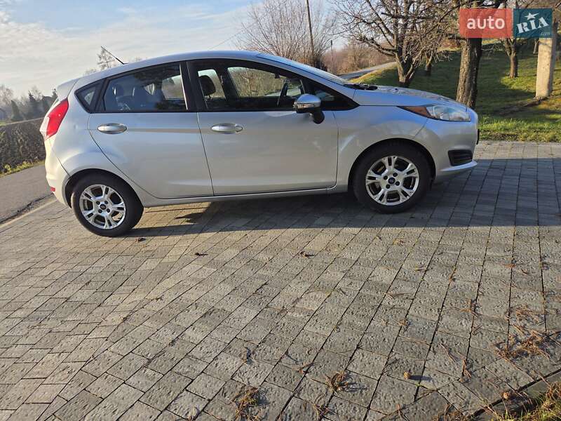 Хетчбек Ford Fiesta 2015 в Києві