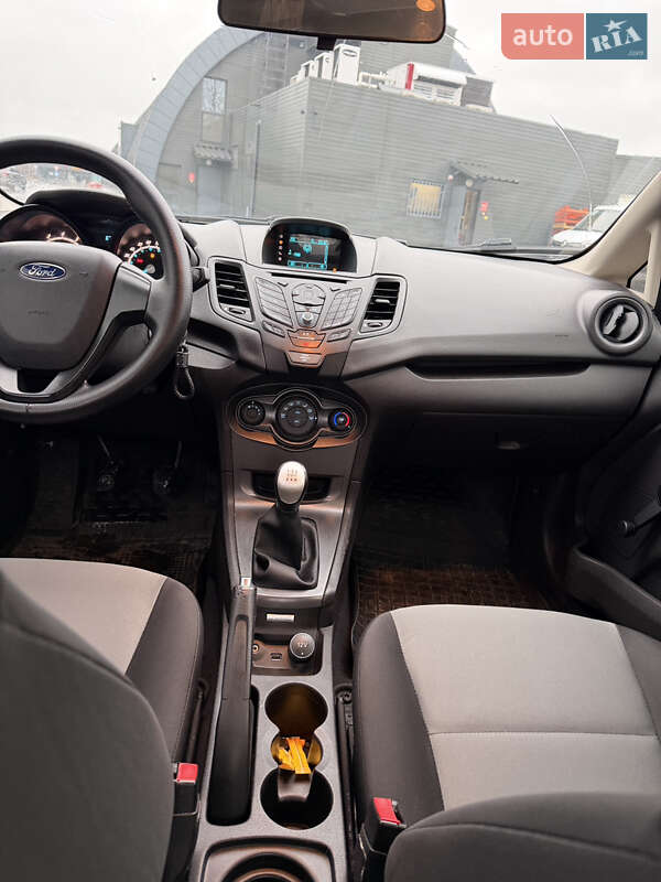 Седан Ford Fiesta 2017 в Днепре