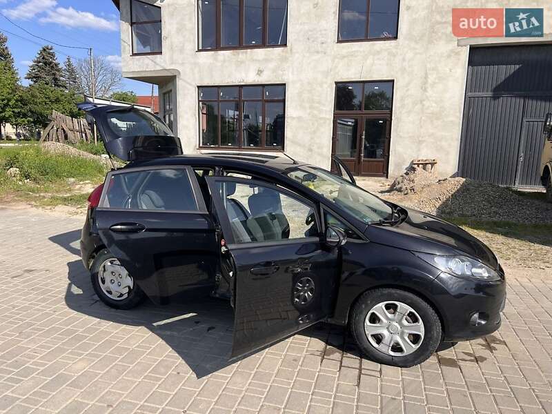 Хэтчбек Ford Fiesta 2010 в Ивано-Франковске