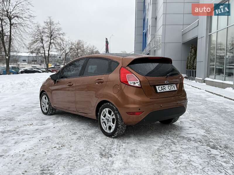 Хетчбек Ford Fiesta 2016 в Києві