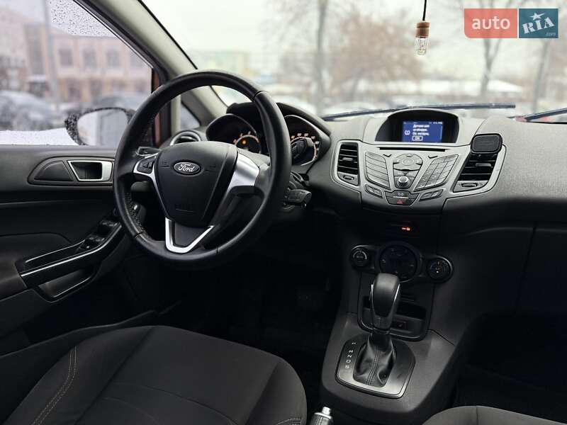 Хетчбек Ford Fiesta 2016 в Києві