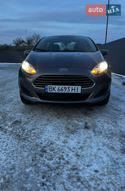Седан Ford Fiesta 2013 в Остроге