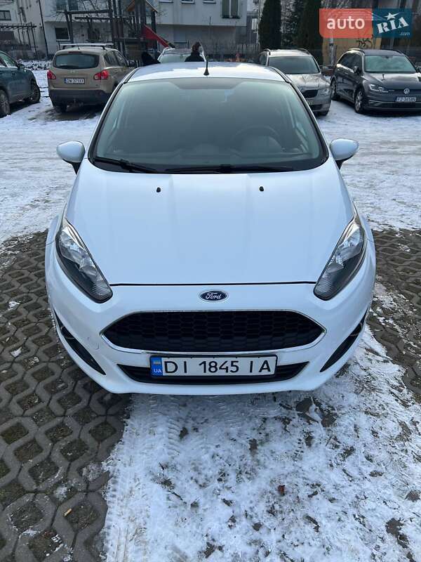 Хэтчбек Ford Fiesta 2016 в Киеве