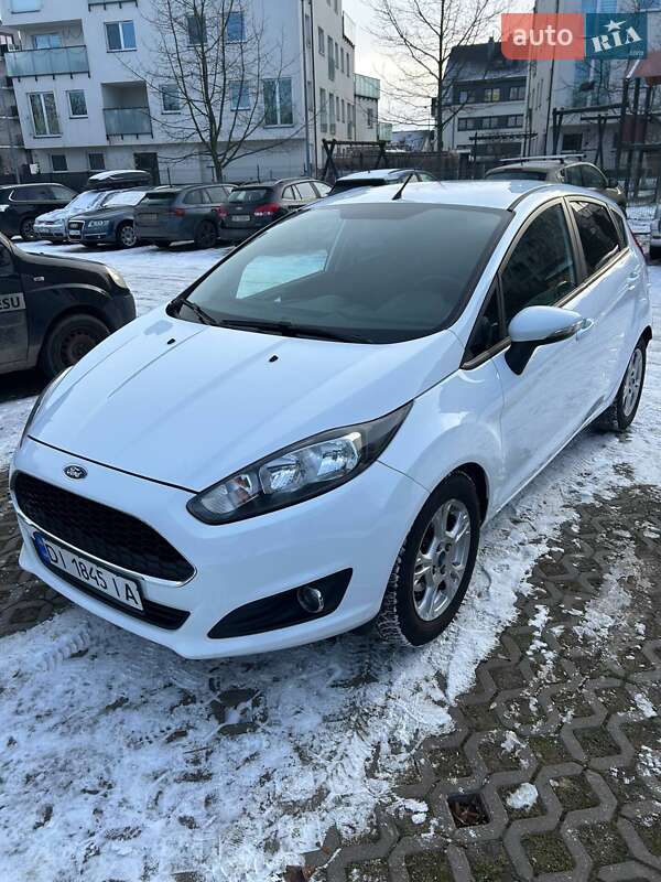 Хэтчбек Ford Fiesta 2016 в Киеве