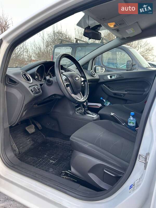 Хэтчбек Ford Fiesta 2016 в Киеве