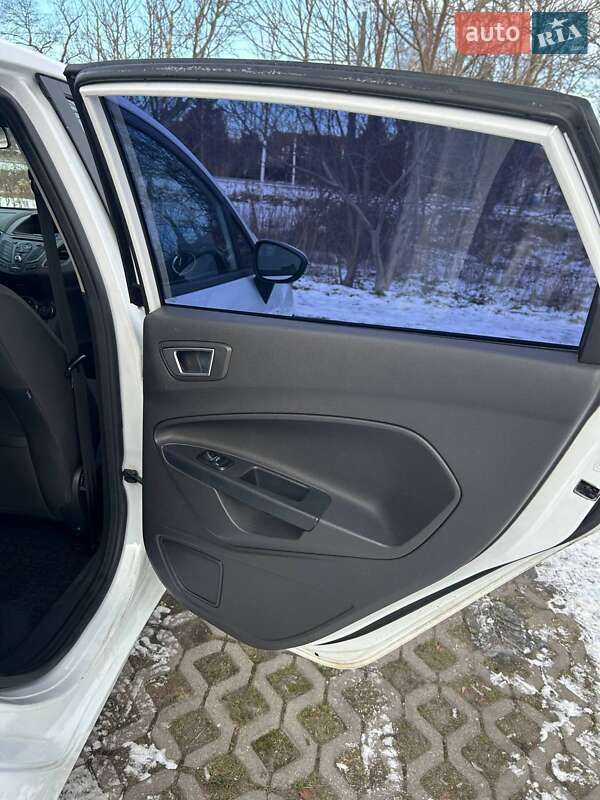 Хэтчбек Ford Fiesta 2016 в Киеве