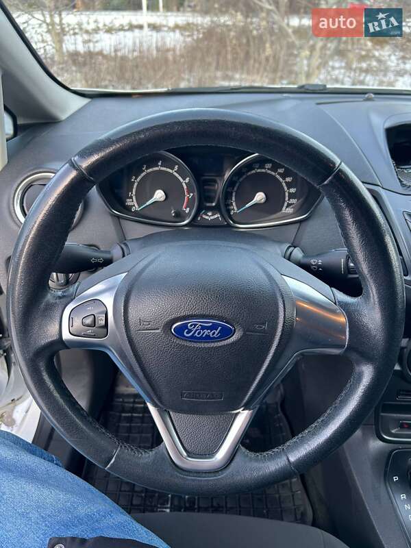 Хэтчбек Ford Fiesta 2016 в Киеве