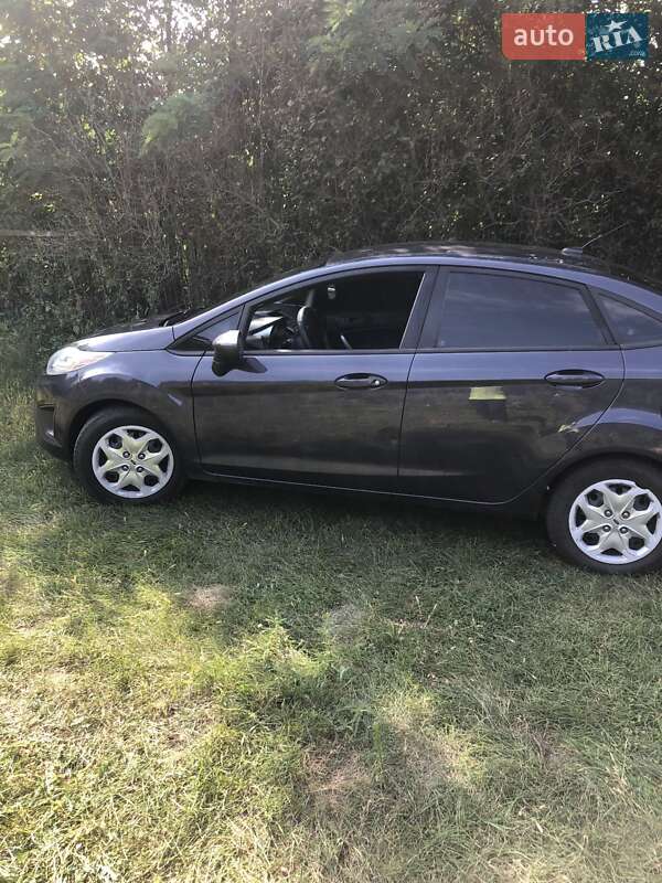Седан Ford Fiesta 2012 в Ржищеве