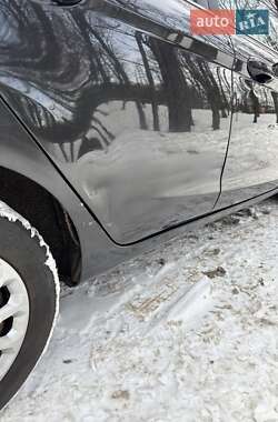 Седан Ford Fiesta 2014 в Киеве