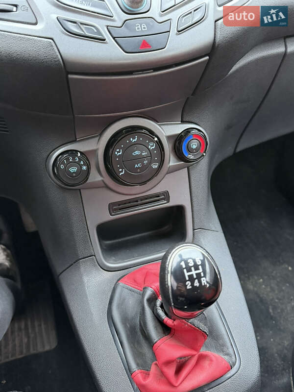 Хетчбек Ford Fiesta 2014 в Запоріжжі