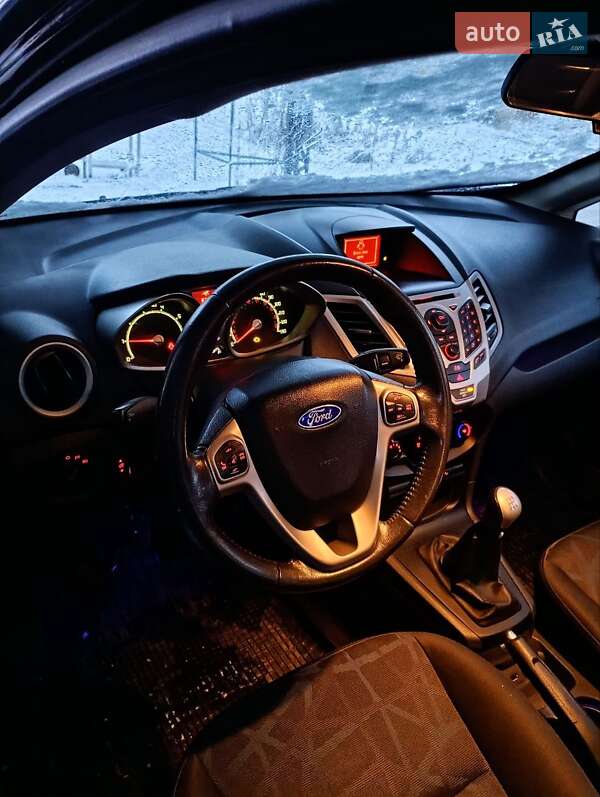 Седан Ford Fiesta 2012 в Лубнах