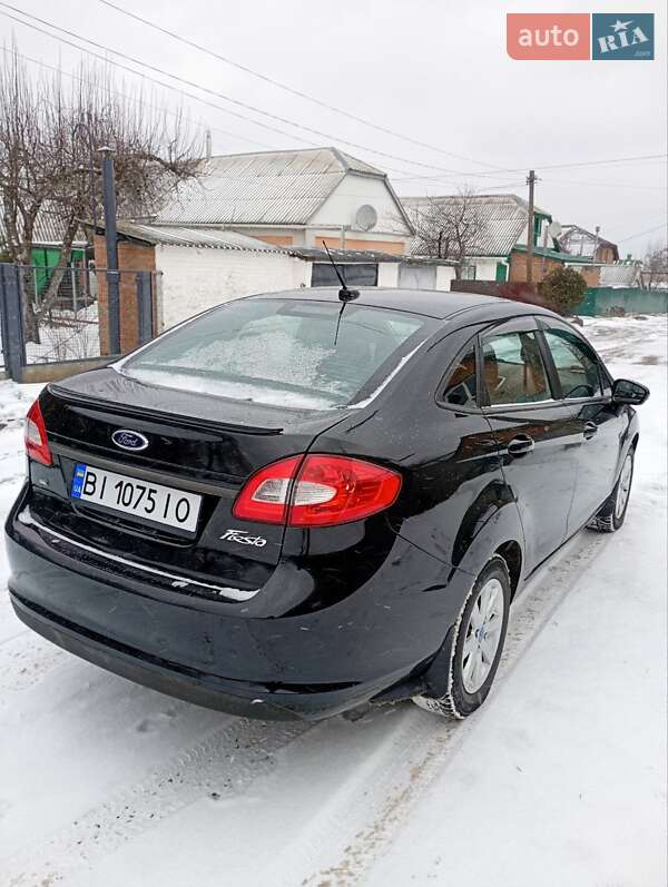 Седан Ford Fiesta 2012 в Лубнах