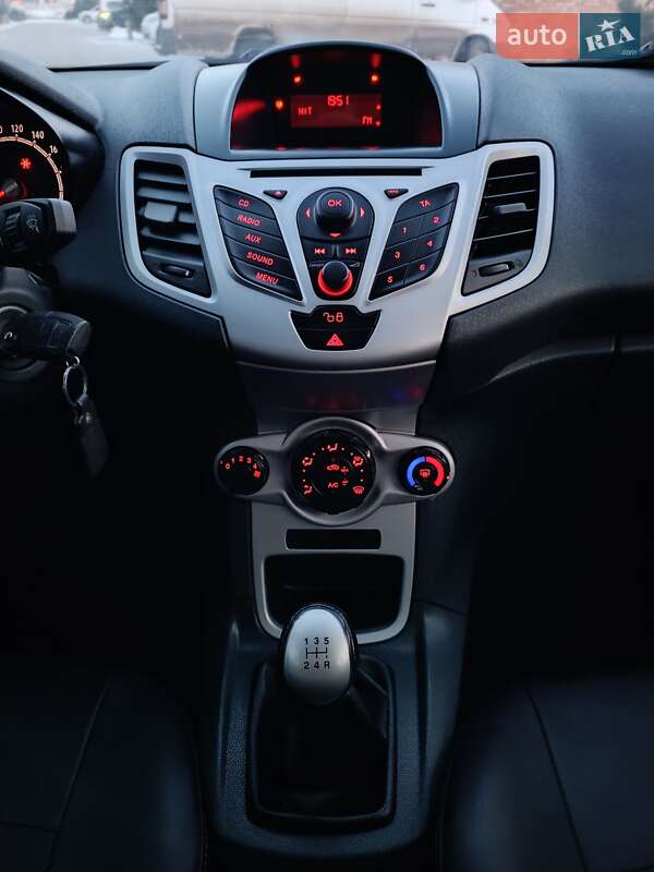 Хетчбек Ford Fiesta 2012 в Хмельницькому