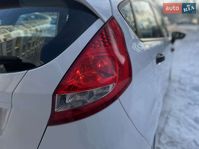 Хэтчбек Ford Fiesta 2012 в Хмельницком