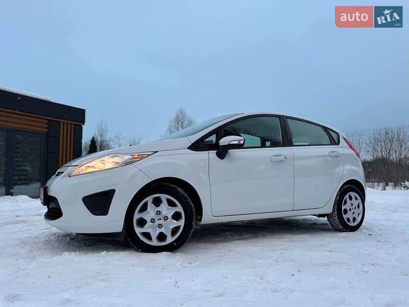 Хэтчбек Ford Fiesta 2013 в Дрогобыче