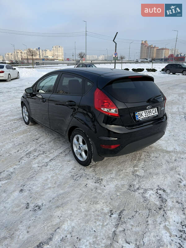 Хетчбек Ford Fiesta 2011 в Києві