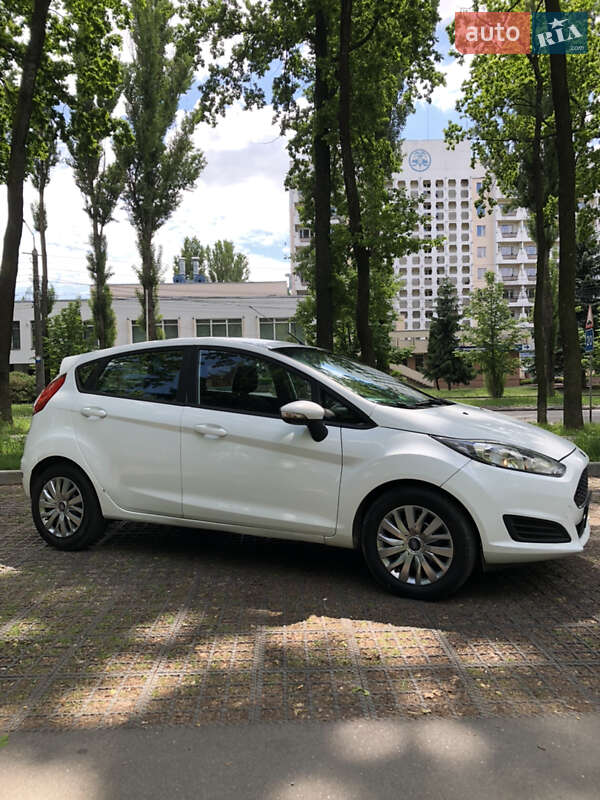 Хэтчбек Ford Fiesta 2016 в Виннице