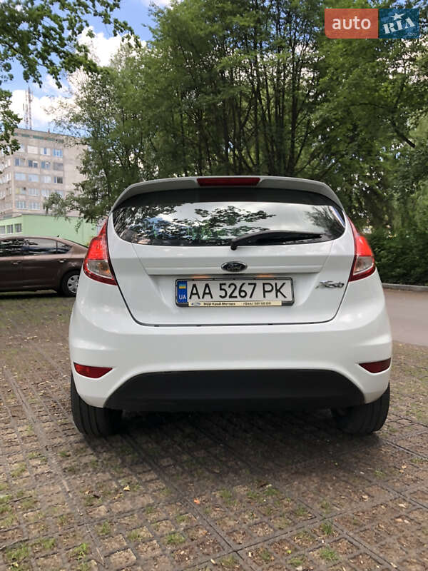 Хэтчбек Ford Fiesta 2016 в Виннице