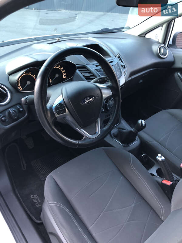 Хэтчбек Ford Fiesta 2016 в Виннице